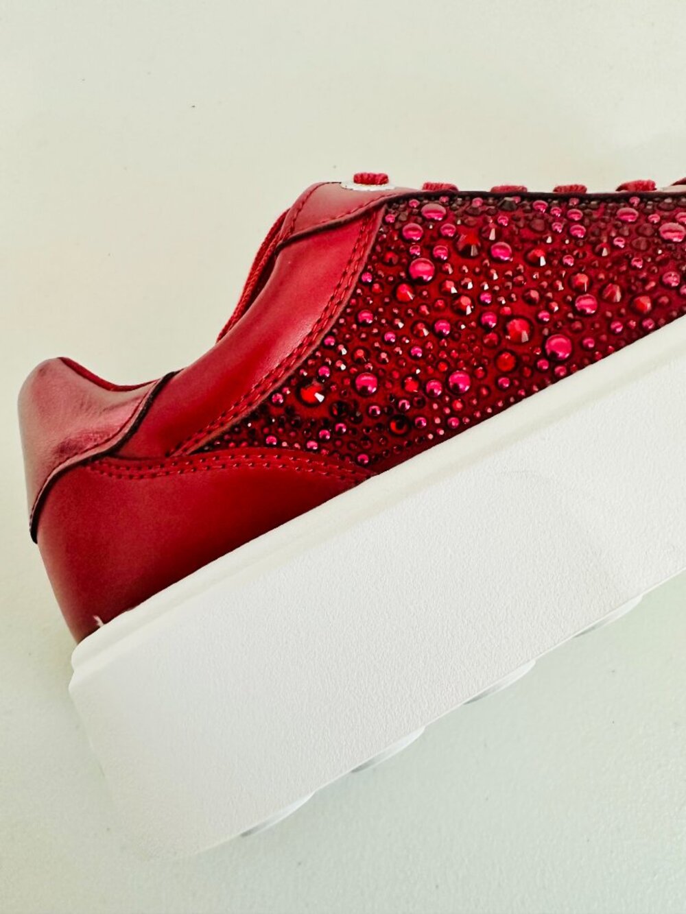 MICHAEL KORS ROMEY LACE-UP CHERRY RED CRYSTAL STUDDED FAUX LEATHER SNEAKERS 6.5M - Picture 7 of 11